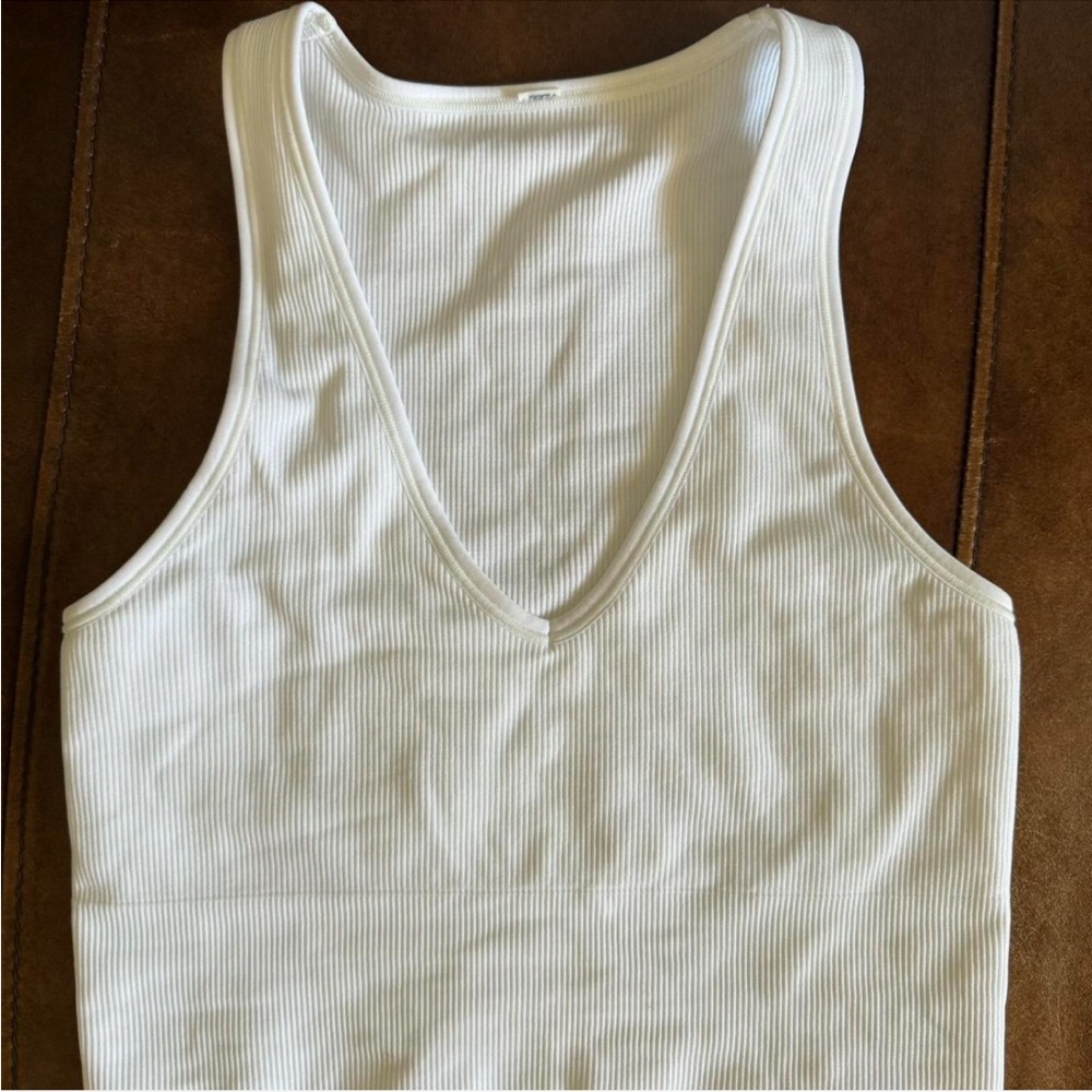 Athleta v neck tank top